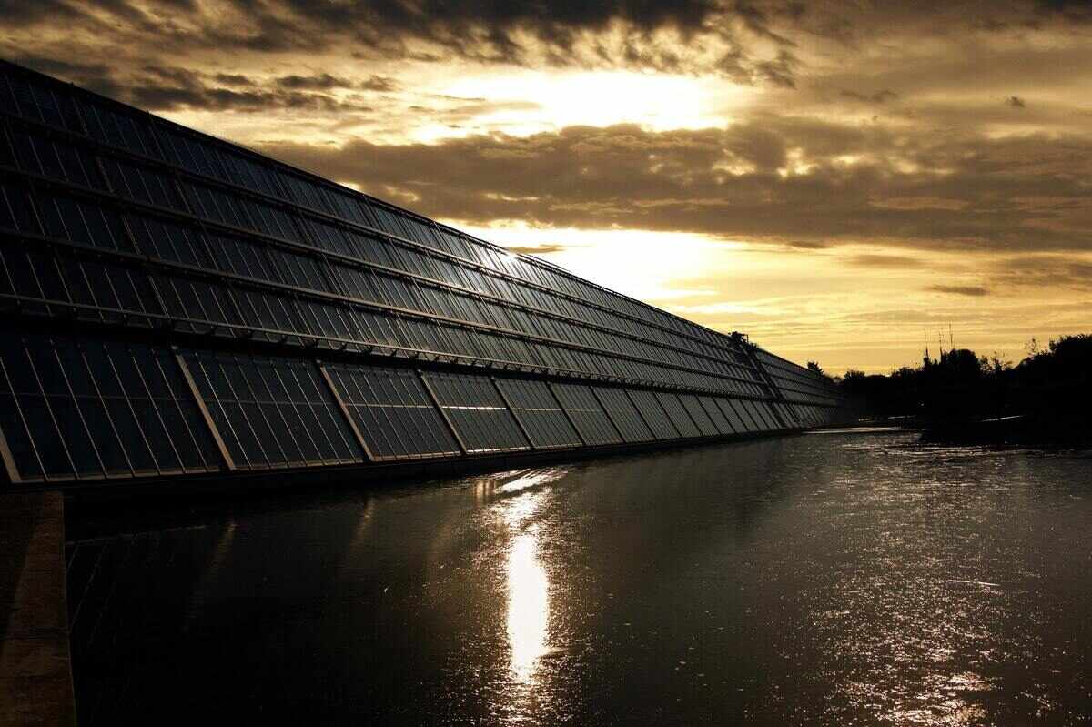 Budowa pływających farm fotowoltaicznych w Indonezji